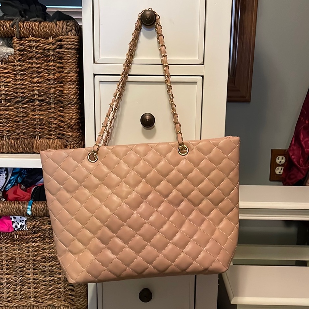 Pink quilted shoulder bag